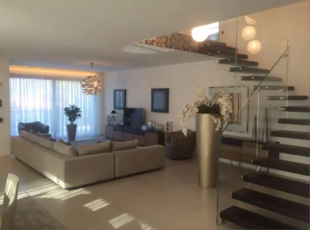 Spettacolare villa  Albonago