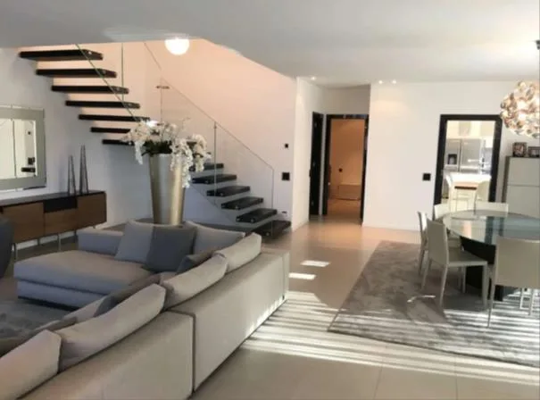 Spettacolare villa  Albonago