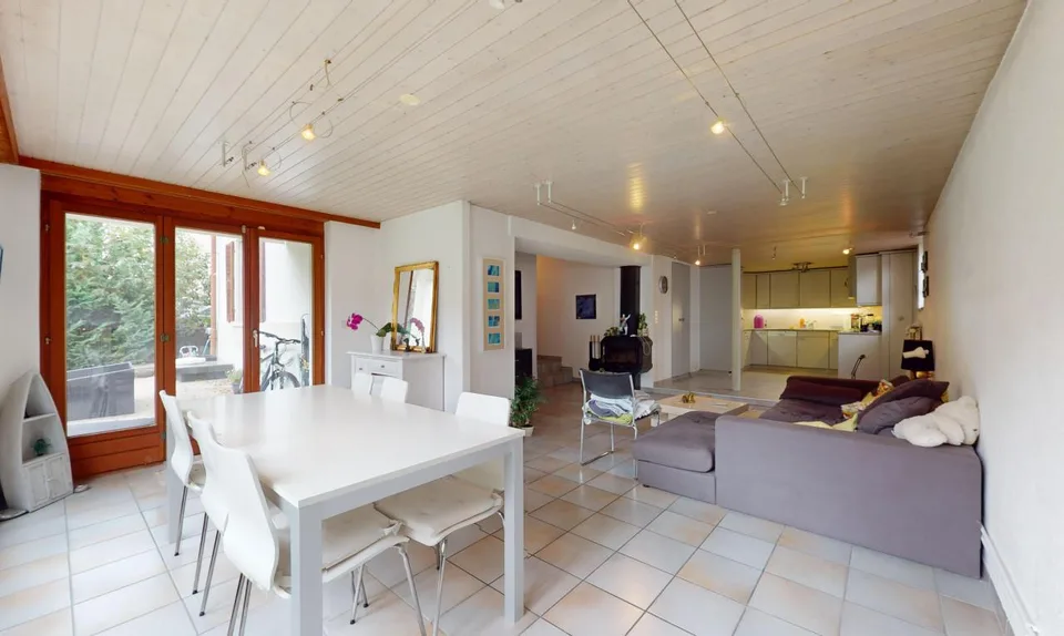 Immeuble de rendement | 13 garages | et Terrain constructible !