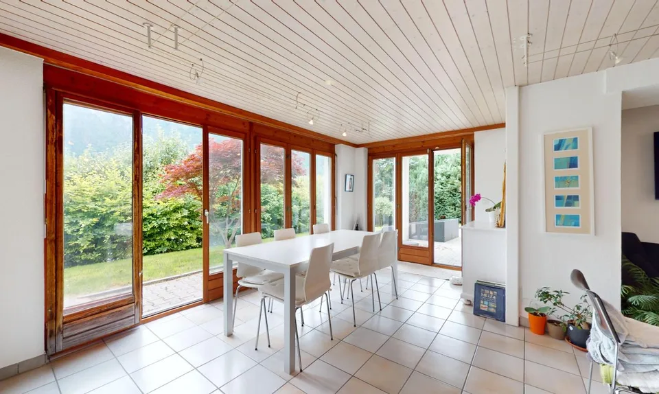 Immeuble de rendement | 13 garages | et Terrain constructible !