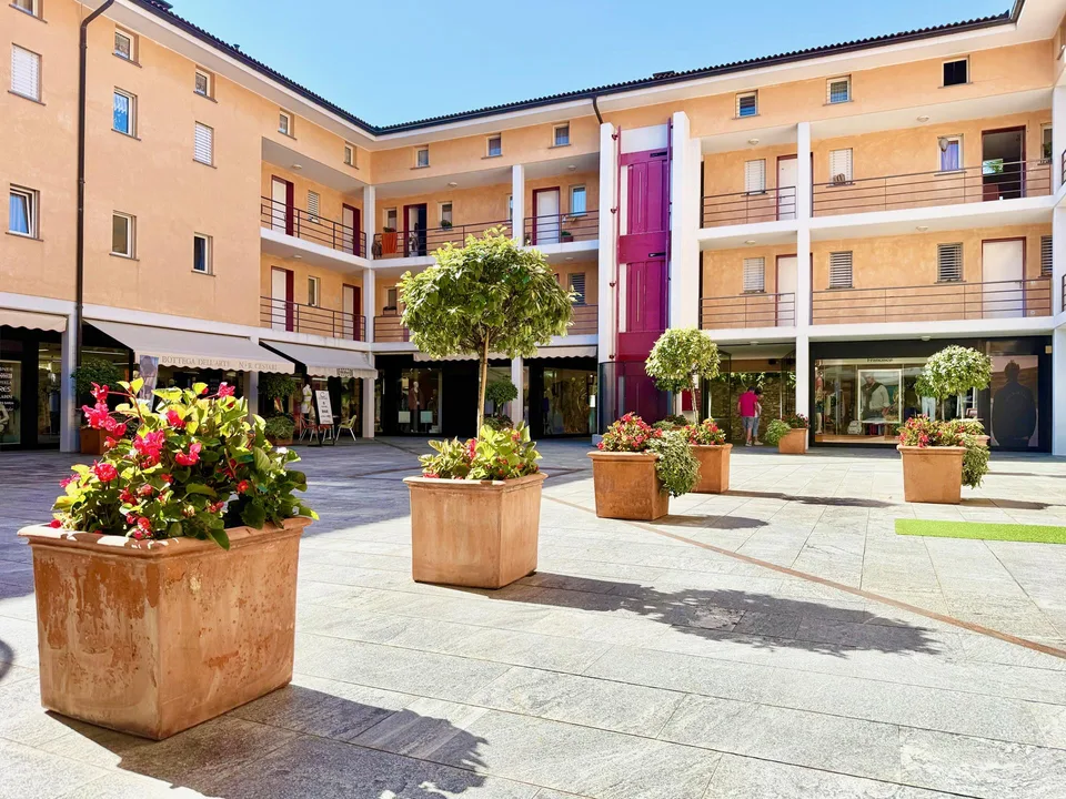 Elegantes Geschäft - Negozio in Piazza Ascona