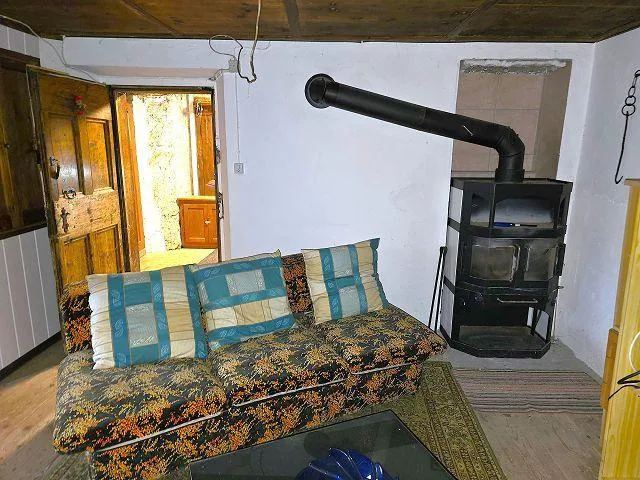 4 1/2-Zimmer-Hausteil mit grossem Grundstück Parte della casa di 4 ...