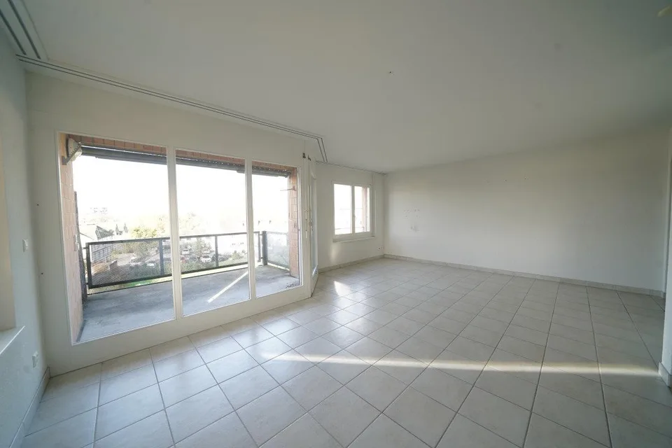 Schwellenlose 4.5-Zimmer-Wohnung mit grossem Balkon und Lift