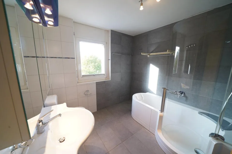 Schwellenlose 4.5-Zimmer-Wohnung mit grossem Balkon und Lift – foto 8 di 15