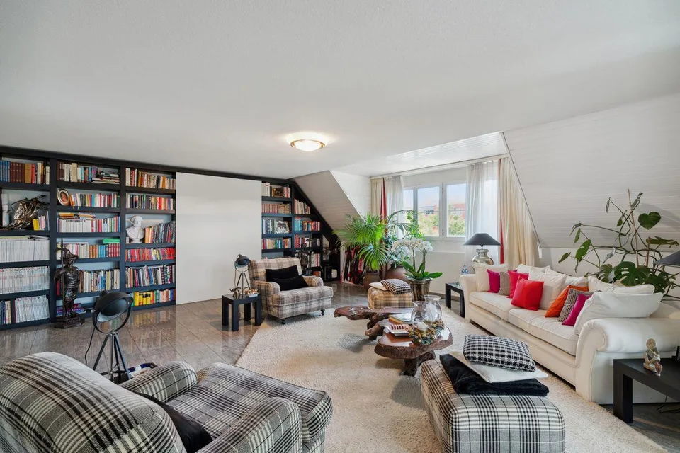 Exklusive Penthouse-Duplex mit 267m2 in Volketswil mit Studio von 8...