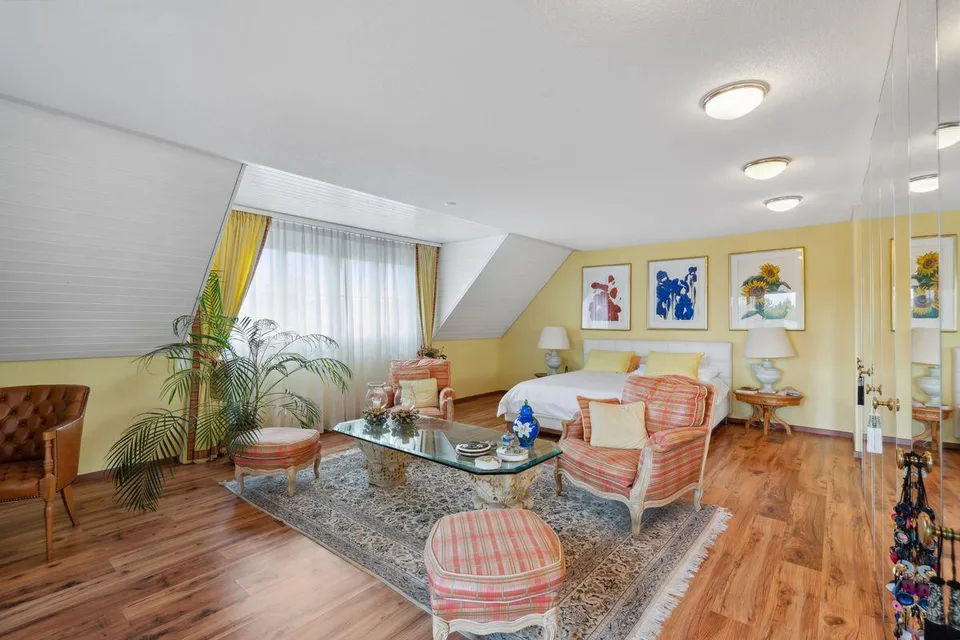 Exklusive Penthouse-Duplex mit 267m2 in Volketswil mit Studio von 8...