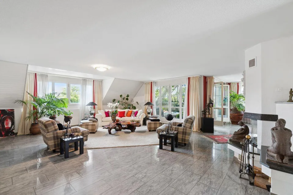 Exklusive Penthouse-Duplex mit 267m2 in Volketswil mit Studio von 8...