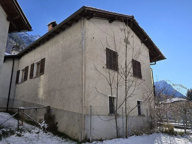 Casa unifamiliare con giardino e 2 rustici da ristrutturare molto s... – Foto 24 von 30