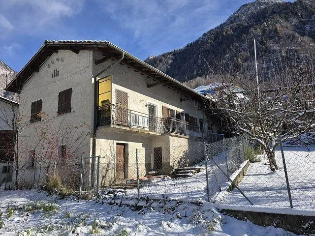 Casa unifamiliare con giardino e 2 rustici da ristrutturare molto s... – Foto 27 von 30
