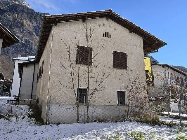 Casa unifamiliare con giardino e 2 rustici da ristrutturare molto s... – Foto 26 von 30