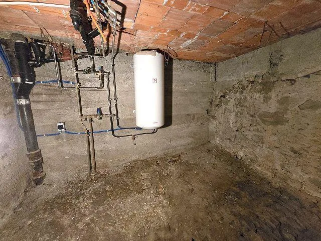 Casa unifamiliare con giardino e 2 rustici da ristrutturare molto s... – Foto 15 von 30