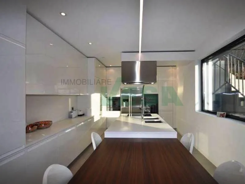 Moderna villa nuova con spettacolare vista panoramica e piscina