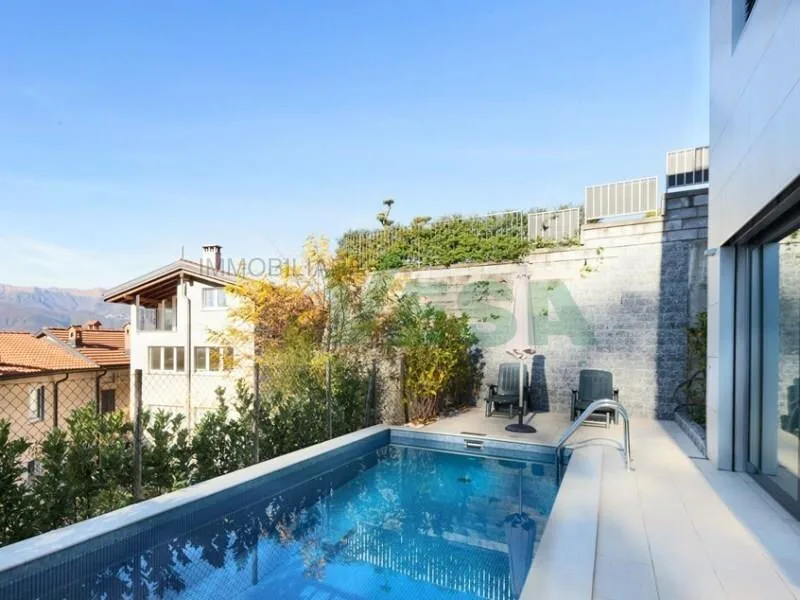 Moderna villa nuova con spettacolare vista panoramica e piscina