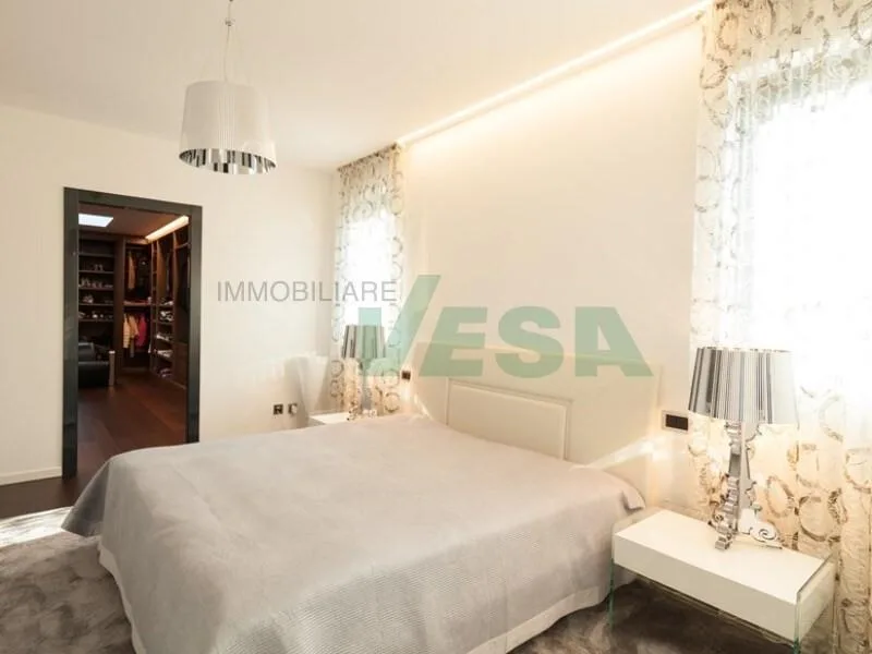Moderna villa nuova con spettacolare vista panoramica e piscina
