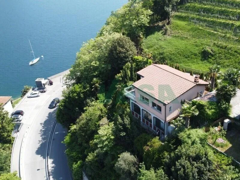 Bellissimo terreno con una spettacolare vista sulla baia di Lugano