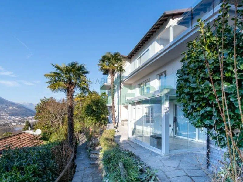 Delizioso appartamento monolocale con vista lago e bella terrazza