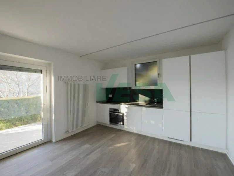 Delizioso appartamento monolocale con vista lago e bella terrazza – foto 6 di 20