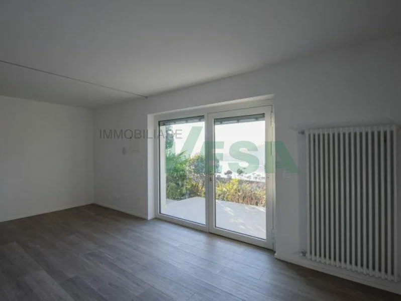Delizioso appartamento monolocale con vista lago e bella terrazza