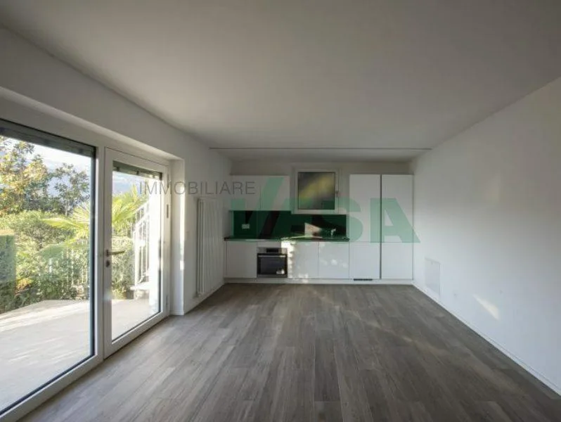 Delizioso appartamento monolocale con vista lago e bella terrazza