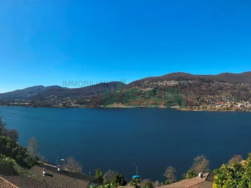 Delizioso appartamento monolocale con vista lago e bella terrazza