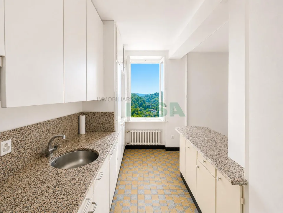 Ampia casa con 3 appartamenti di diverse dimensioni, con bella vista – Foto 10 von 15