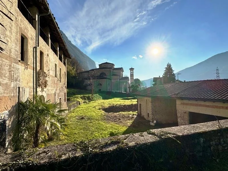 Bel terreno edificabile in splendida posizione tranquilla e soleggiata
