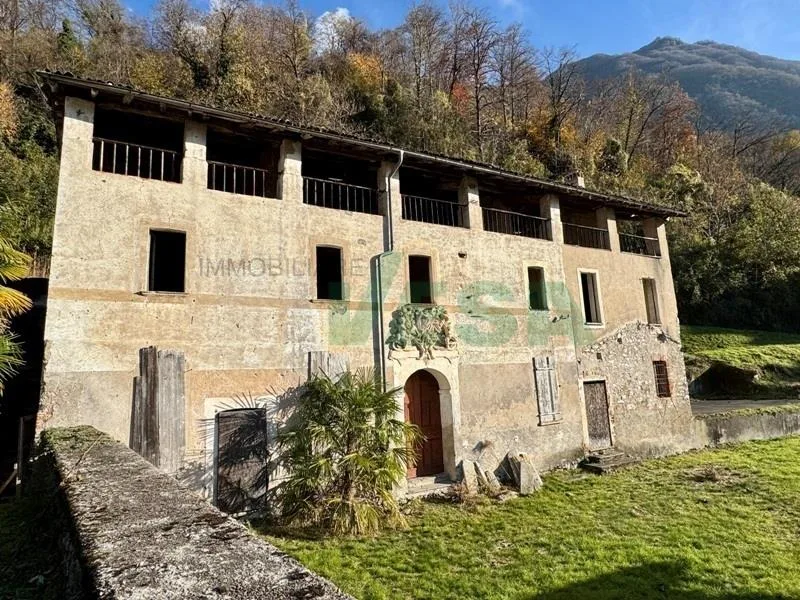 Bel terreno edificabile in splendida posizione tranquilla e soleggiata