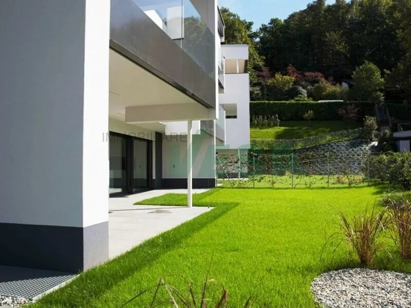 Montagnola Arasio: elegantes 4.5-Zimmer-Wohnung mit privatem Garten und Terrasse