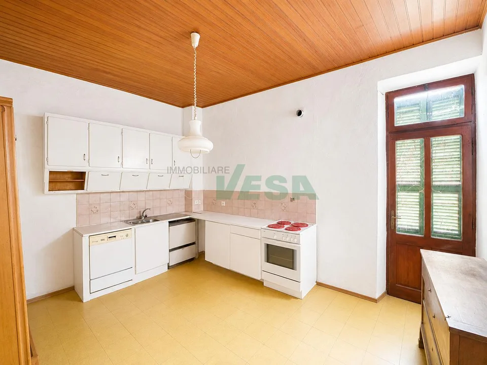 Splendida proprietà con antico palazzo, casetta rustica e bel giardino – Foto 13 von 15