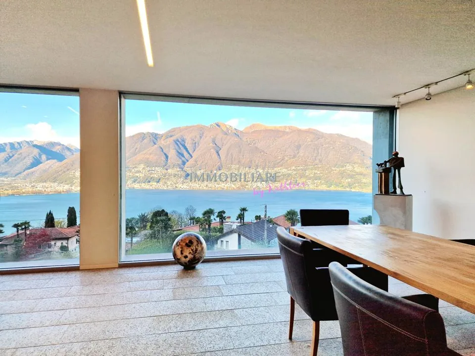 Villa mit Sichtbeton, Panoramaseeblick und nachhaltiger Ausstattung – Foto 6 von 16