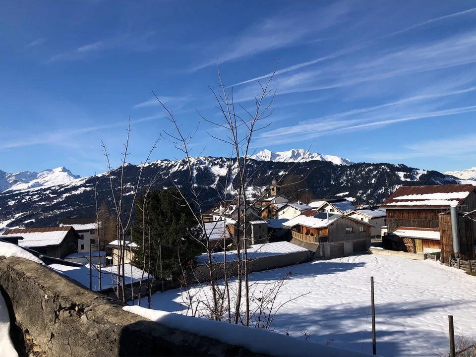 3,5-Zimmer-Erstwohnungen in Feldis – Sonnige Lage & modernes Wohnen