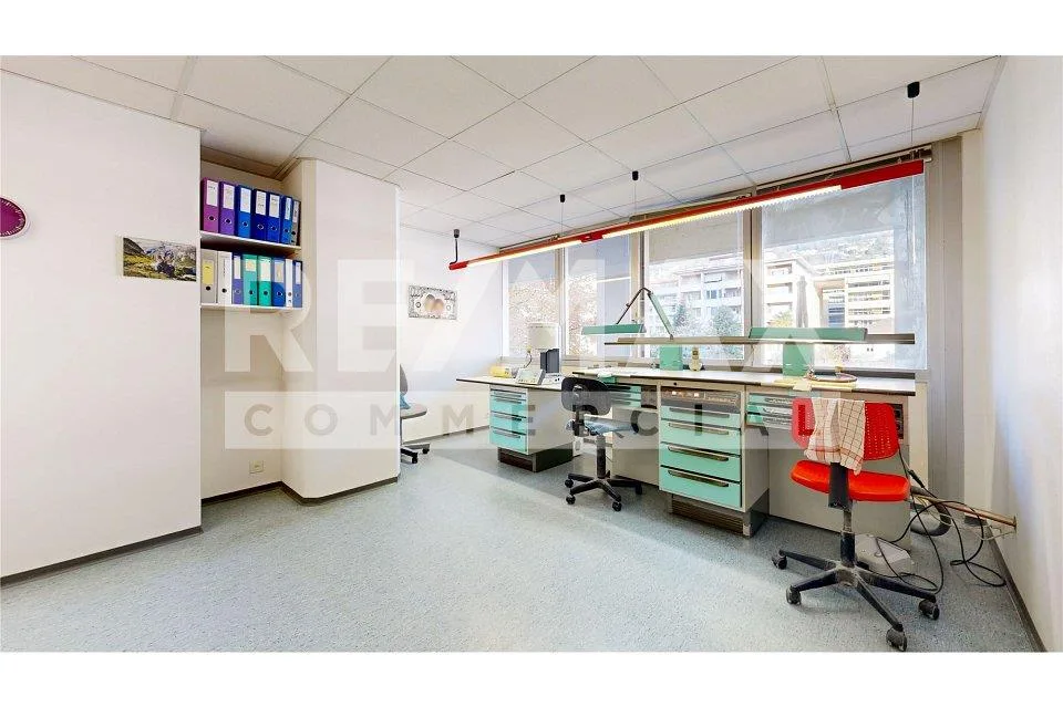 Ufficio-laboratorio di 3 locali
