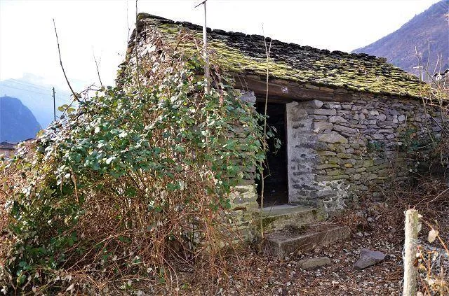 2 rustici da rinnovare con progetto in una posizione soleggiata e t... – Foto 6 von 22