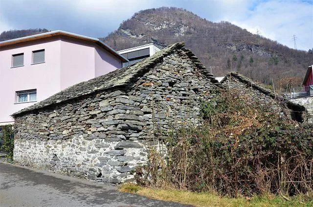 2 rustici da rinnovare con progetto in una posizione soleggiata e t... – Foto 7 von 22