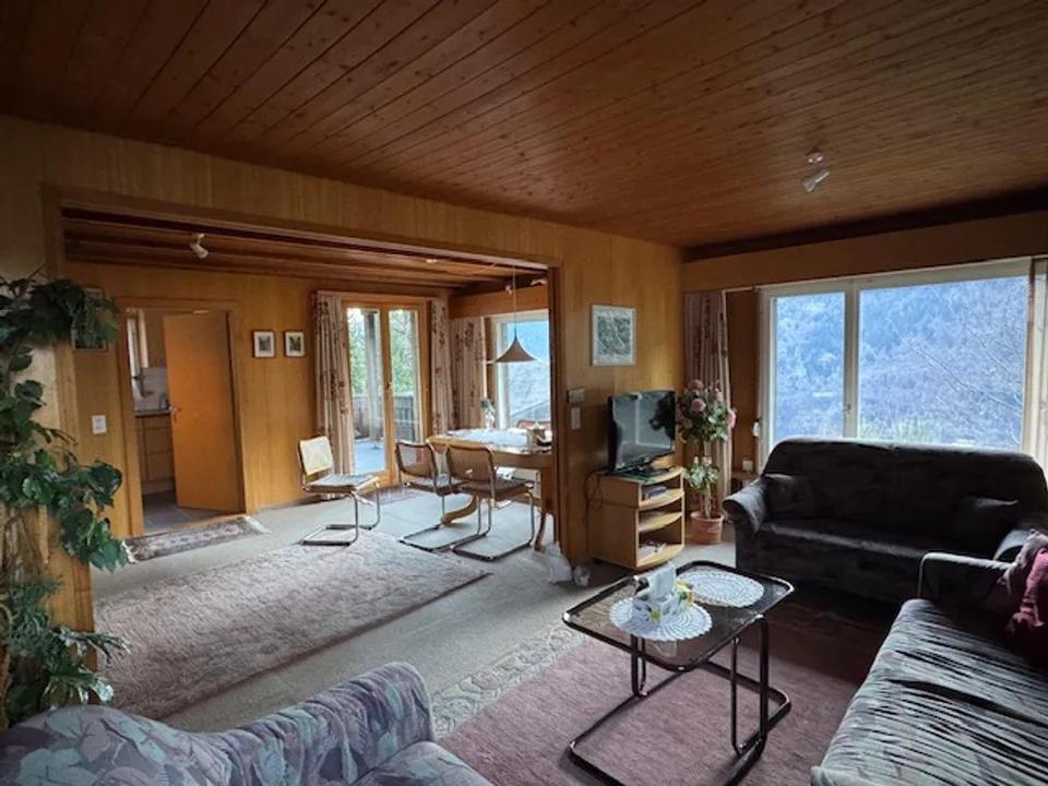 Rustico in legno nelle montagne della Leventina
