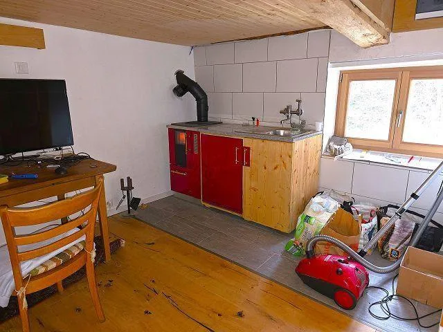 Drei Gebäude an Alleinlage mit sehr viel Umschwung idela für Tierha...