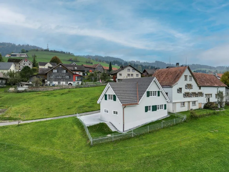 Moderner Neubau inmitten der Appenzeller Hügellandschaft