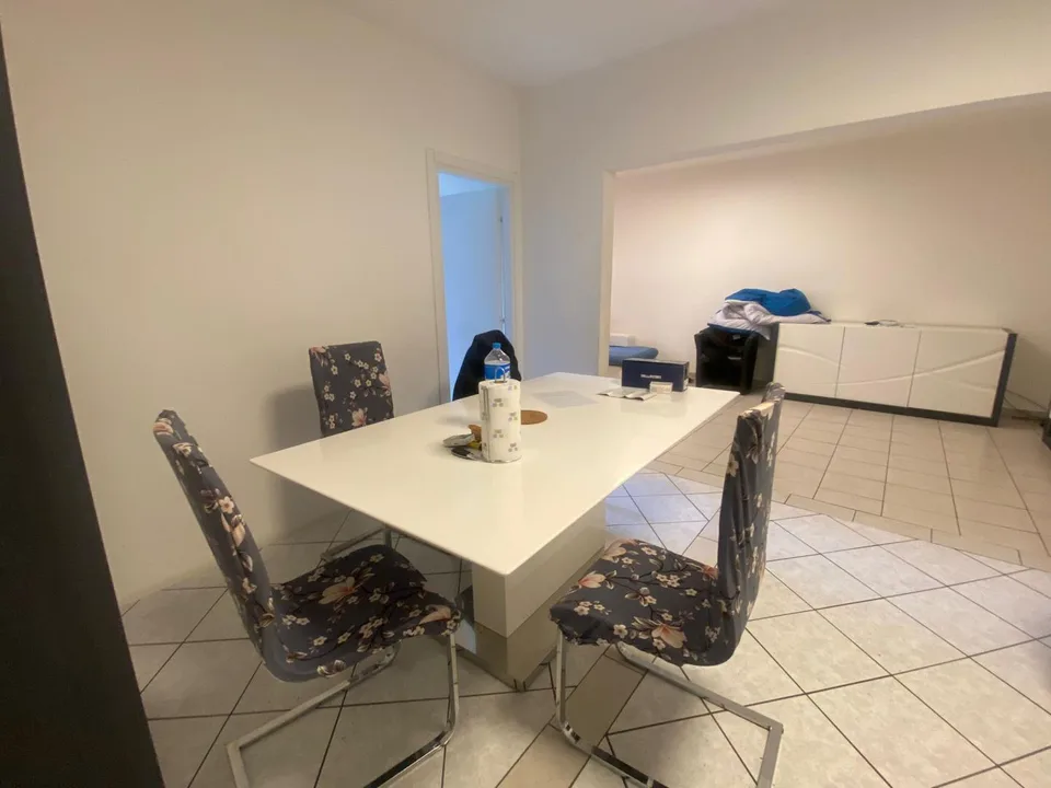 2-Familienhaus mit 6 1/2- und 2 1/2-Zimmer-Wohnungen / casa bifamil...