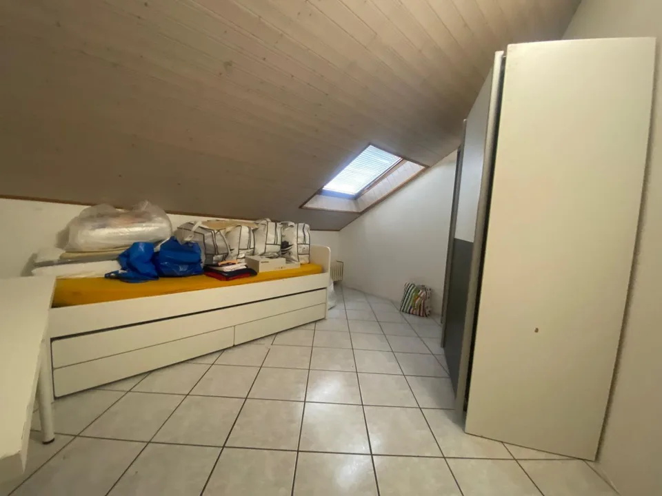2-Familienhaus mit 6 1/2- und 2 1/2-Zimmer-Wohnungen / casa bifamil... – Foto 12 von 16