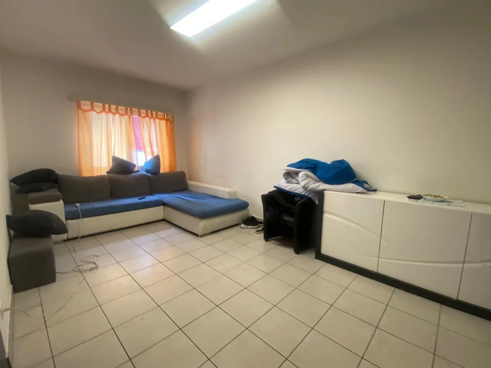 2-Familienhaus mit 6 1/2- und 2 1/2-Zimmer-Wohnungen / casa bifamil...