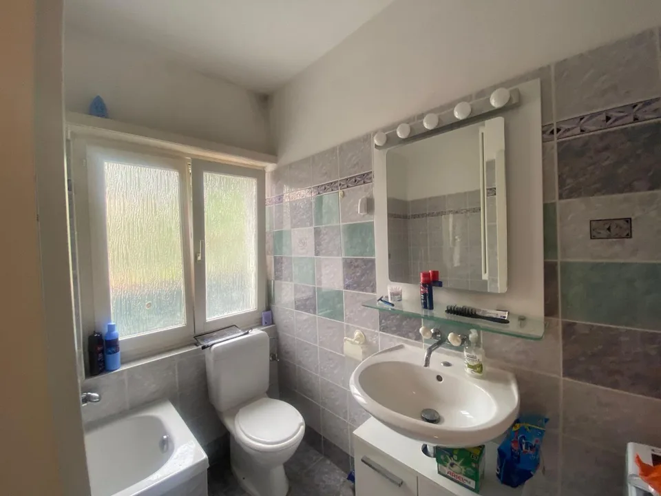 2-Familienhaus mit 6 1/2- und 2 1/2-Zimmer-Wohnungen / casa bifamil... – Foto 15 von 16