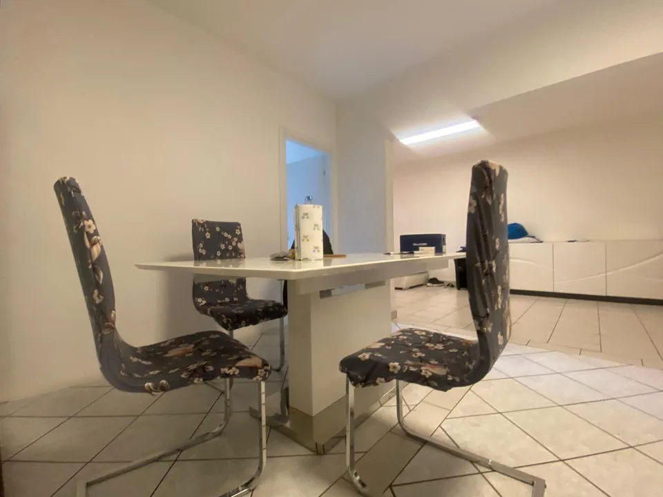 2-Familienhaus mit 6 1/2- und 2 1/2-Zimmer-Wohnungen / casa bifamil...