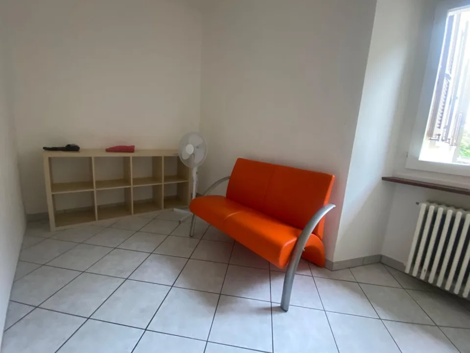 2-Familienhaus mit 6 1/2- und 2 1/2-Zimmer-Wohnungen / casa bifamil...