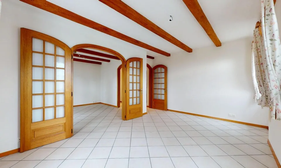 Immeuble locatif et 3 surfaces activités/stockage