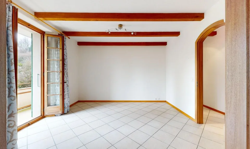 Immeuble locatif et 3 surfaces activités/stockage