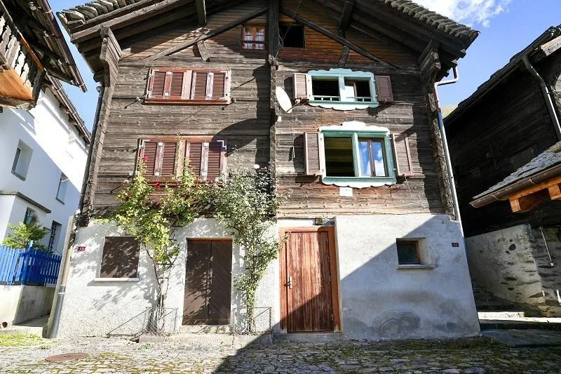 4-Zimmer-Hausteil an sehr ruhiger, sonniger Aussichtslage / casa ge...