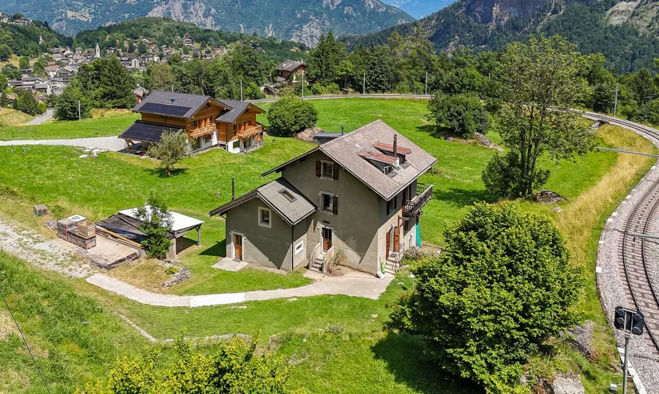 Exclusivité: Maison familiale de 2 appartements et un studio à Salvan