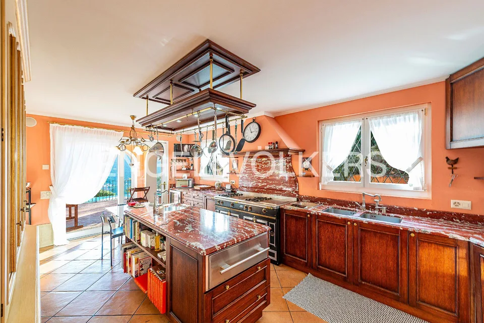 Mediterrane Eleganz mit Seeblick