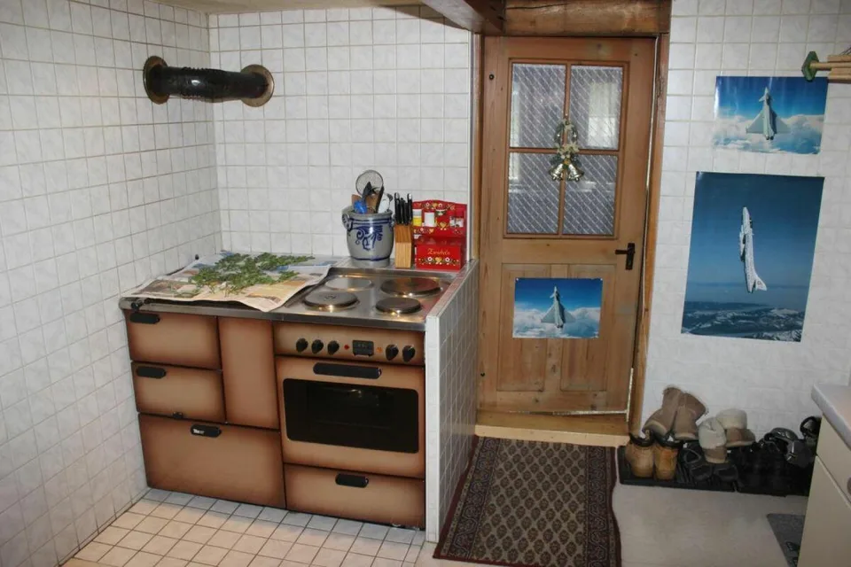 2- Familienwohnhaus mit Werkstatt und Baulandparzelle
