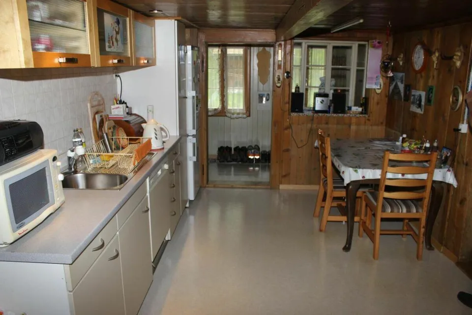 2- Familienwohnhaus mit Werkstatt und Baulandparzelle